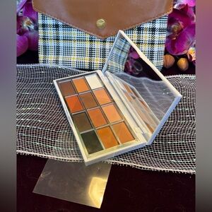 LASH STEP powder eyeshadow palette in MATTE ABOUT YOU 12 shades, new& unused